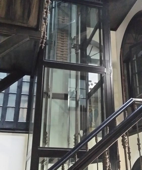 Ascensor en un edificio protegido de Gijón